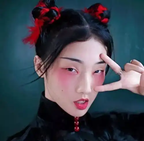 杨超越的锦鲤妆林允也偏要试试看结果是八公举