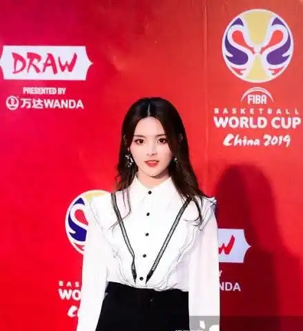 谢楠盛赞杨超越锦鲤体质抽上上签口误国际篮篮篮球赛不算啥