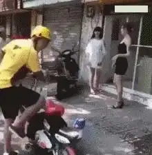 爆笑gif图姑娘,你工作太有心机了