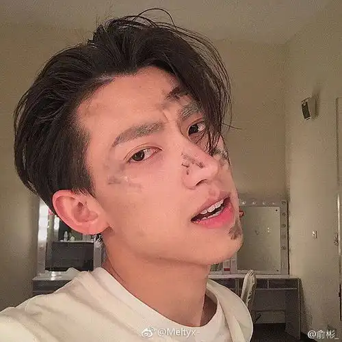 大家知道有段时间很红的俞彬吗去参加创造营太照...
