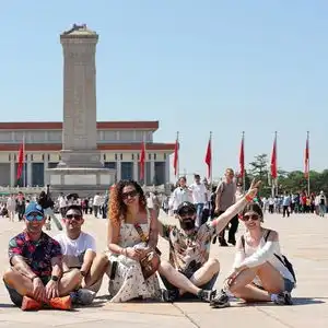 半两财经city不city走红144小时免签政策让老外游中国当网红
