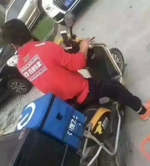 小伙吃辣导致洗胃,欲起诉卖家丨爆笑囧图