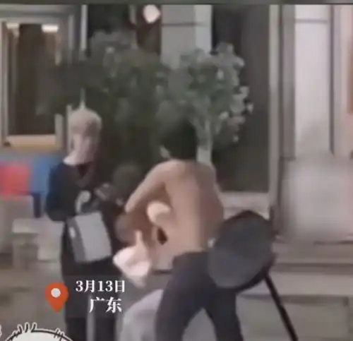 广东女孩遭赤裸男子按压侵犯,男同伴却被万人辱骂娘炮无用