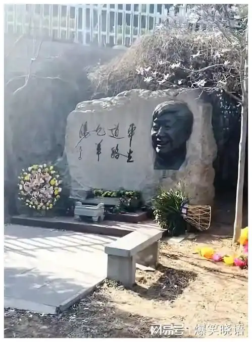 冯巩清明为马季扫墓,5个细节引发吐槽