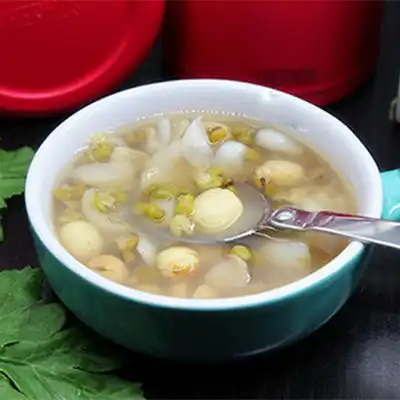 绿豆百合薏米粥养颜祛痘