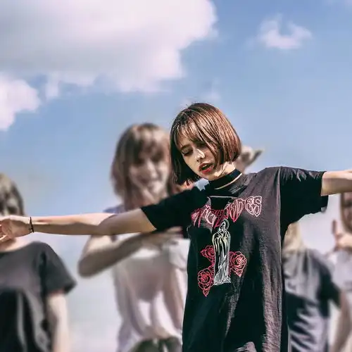 15岁俄韩混血短发美少女alisagrandova图集