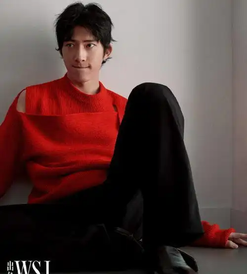 井柏然随性抓拍成封面,黑白风格简约范,是你心中的男神吗