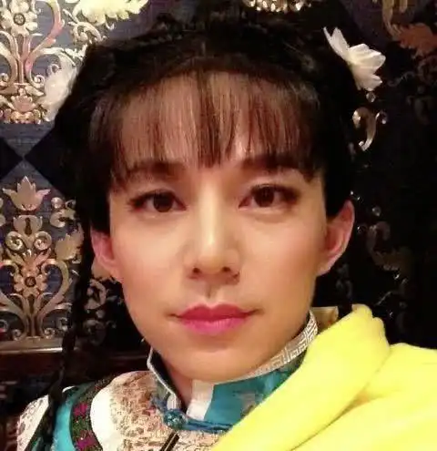 蔡徐坤被说娘炮,何炅邓超反串女装,为何大家能接受