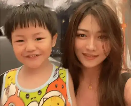 美女网红深夜自曝老公出轨,放实锤证据,小三竟然是已婚女性