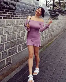 120斤微胖女神,靠瑜伽塑形,爱穿紧身衣的她好身材凸显