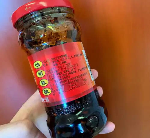陶华碧亲自示范老干妈吃法,看完却沉默了,网友家有矿才这样吃