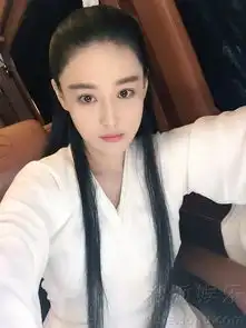 不晒自拍晒合影张馨予白衣长发卖萌仙范儿足