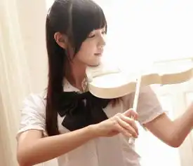 请问这张图片中的这个女的是谁