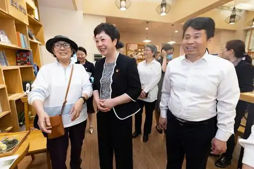 上海市妇联主席马列坚一行赴长宁区虹桥街道古北市民中心开展沉浸式调研