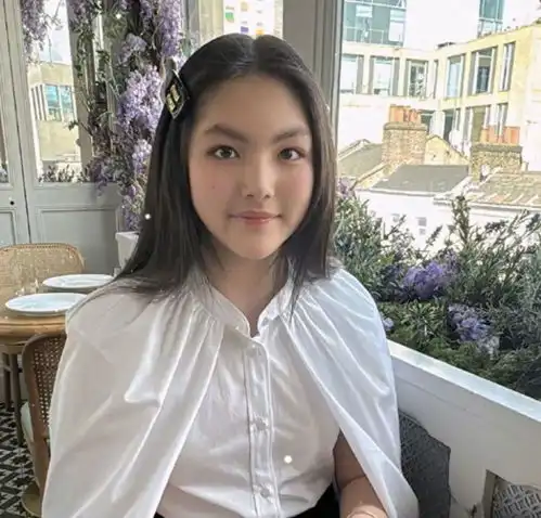 娱乐圈两位最好命的明星弟弟,或能继承姐姐上亿身家