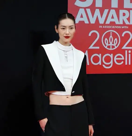 孙俪成不内卷第一人再穿高定变红毯大赢家,刘雯穿香奈儿却翻车