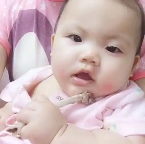 家长别雪上加霜,这5样食物少给孩子吃,否则咳嗽好不了