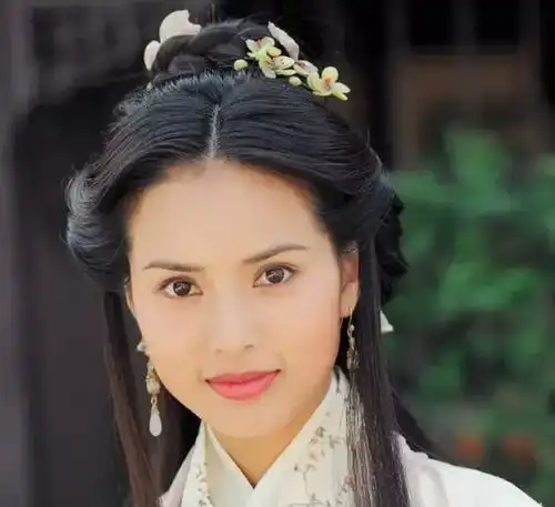 她在我心里是无可取代的神仙姐姐,她说不要恋爱脑