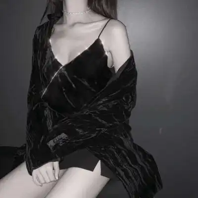 30岁女人用的微信头像性感部位胸和腿