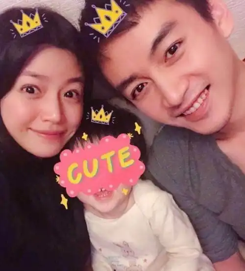 陈妍希晒全家福为儿子庆生,无限极呆萌可爱,陈晓罕见出镜