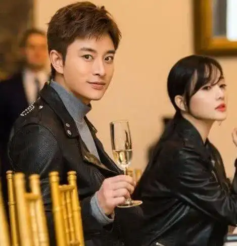 有种整容叫离婚后,李小璐改头换面成网红,贾乃亮还是那个亮哥