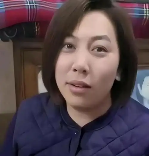 东北雨姐早期照片曝光,长相清纯与现在完全不同,网友相由心生