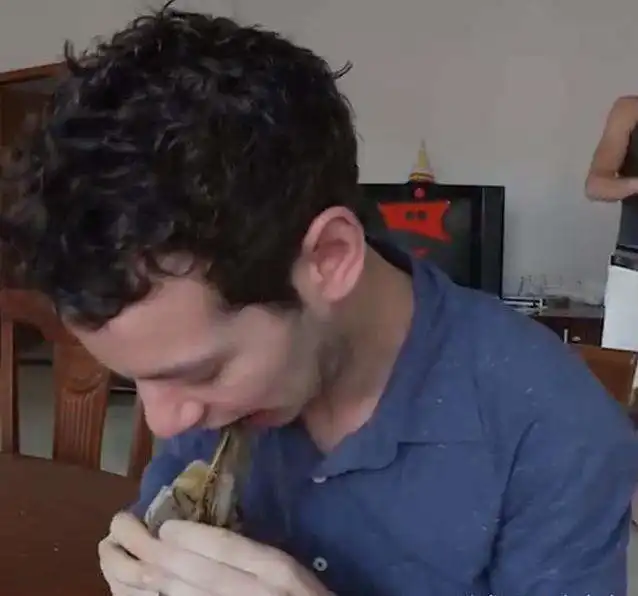 老外到中国试吃美食,决定给差评,中国网友看他们的吃法后笑喷