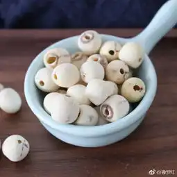 银耳莲子百合小米粥的做法