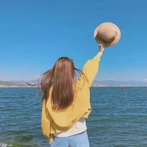 女生头像怪我的眼睛藏不住心事,一提到你的名字,就温柔泛滥