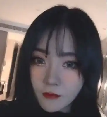 乔碧萝嫌疑排除,一条小团团为公益露脸直播,王思聪嫌胖不说话
