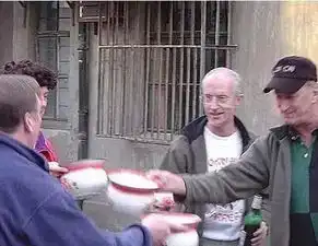 我们挑剩的琥珀渣,被老外拿去干这些
