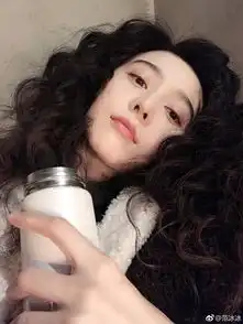 李晨投资的直播平台涉黄被查损失近亿,范冰冰变身女魔头开心养蛙