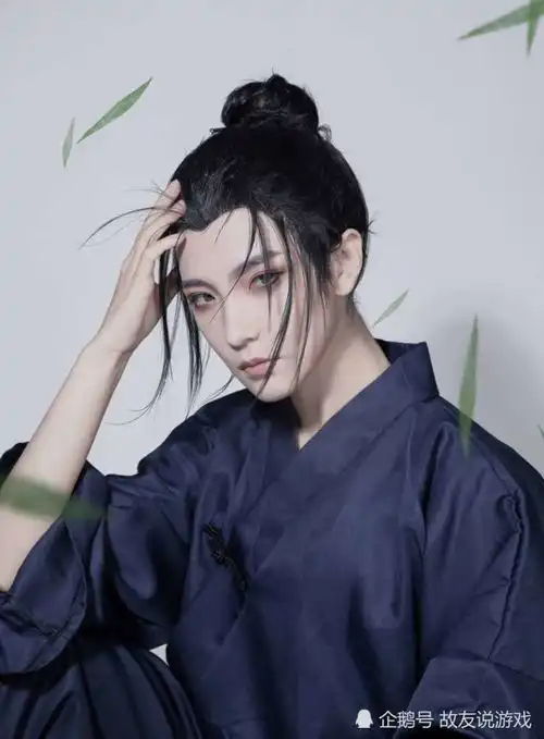 一人之下手游史上最仙王也cos,叼草叼出霸总气场,网友有灵魂了