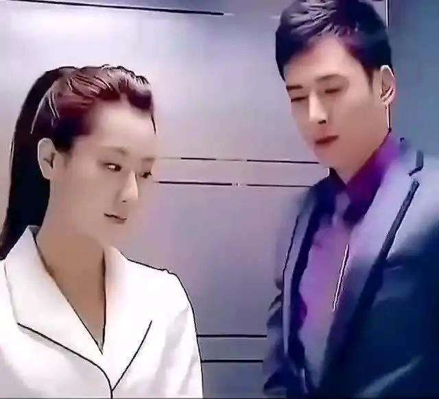 美女实习生刚入公司被歧视,竟是因为长得太漂亮,后面直接坐上惊人宝座