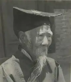 最后一个老道士小时候师父带着师兄下山抗日,一去再也没有回来