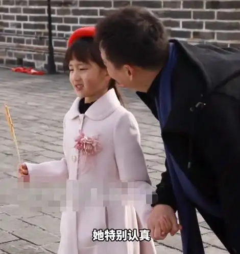 黄磊带小女儿拍摄mv,8岁多妹俏皮可爱,明星范十足