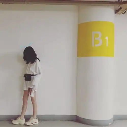 窦靖童土的掉渣,李嫣穿搭有范,责任究竟在王菲,还是在她们爸爸