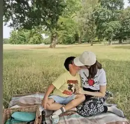李嘉欣携丈夫和儿子出席活动,首谈复出感受,儿子许建彤正面曝光