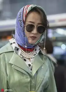 又一个奶奶辈单品火了复古眼镜链帮你赚足眼球
