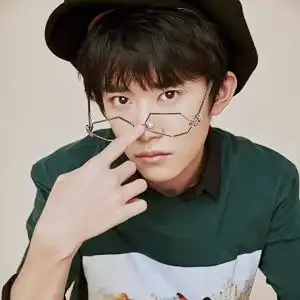 铜仁十中学生问为什么我的近视眼镜戴不了半年就坏了