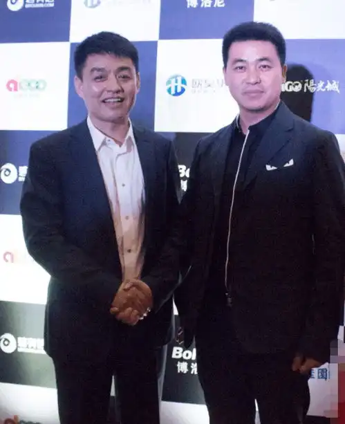 汇盛集团董事长沈诚博与商业合作伙伴合影留念