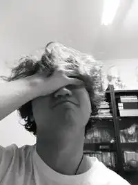 扮鬼半鬼