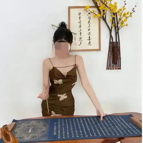 新型卖淫模式曝光穿黑丝短裙的外卖媛一单2小时,日入万元