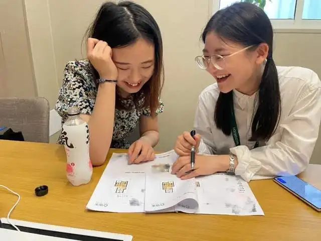 211大学女硕士毕业,却干起了房产中介,父母给家里丢人