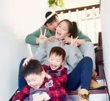 出演过容嬷嬷的儿子,出道多年不红,两个字名为一模一样