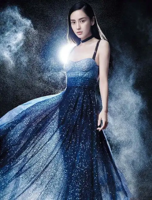 杨颖赵丽颖佟丽娅穿星空裙,仙气满满似公主,让人惊艳