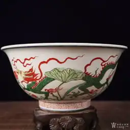五彩双龙纹荷花图纹碗