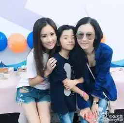 张柏芝大儿子长残了张柏芝无力暇顾两个孩子