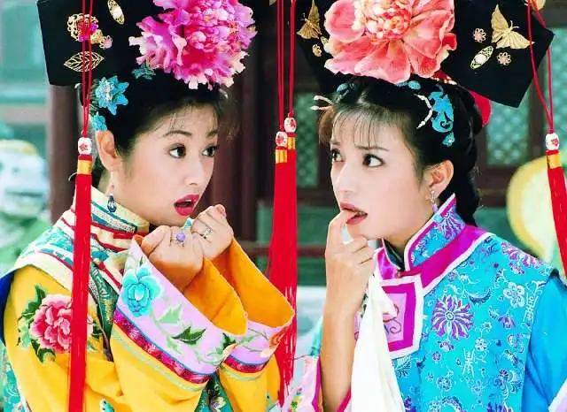 还珠格格她是国家一级演员,当年手把手带小燕子,如今无戏可拍