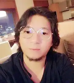 高晓松自拍遭还原盘点长得丑却有女人缘的男星